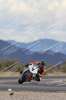 media/Nov-16-2025-Race Pace (Sun) [[8c5fa54630]]/Non Verified Riders (1st 20 Minutes)/5-Turn 15 (110pm)/